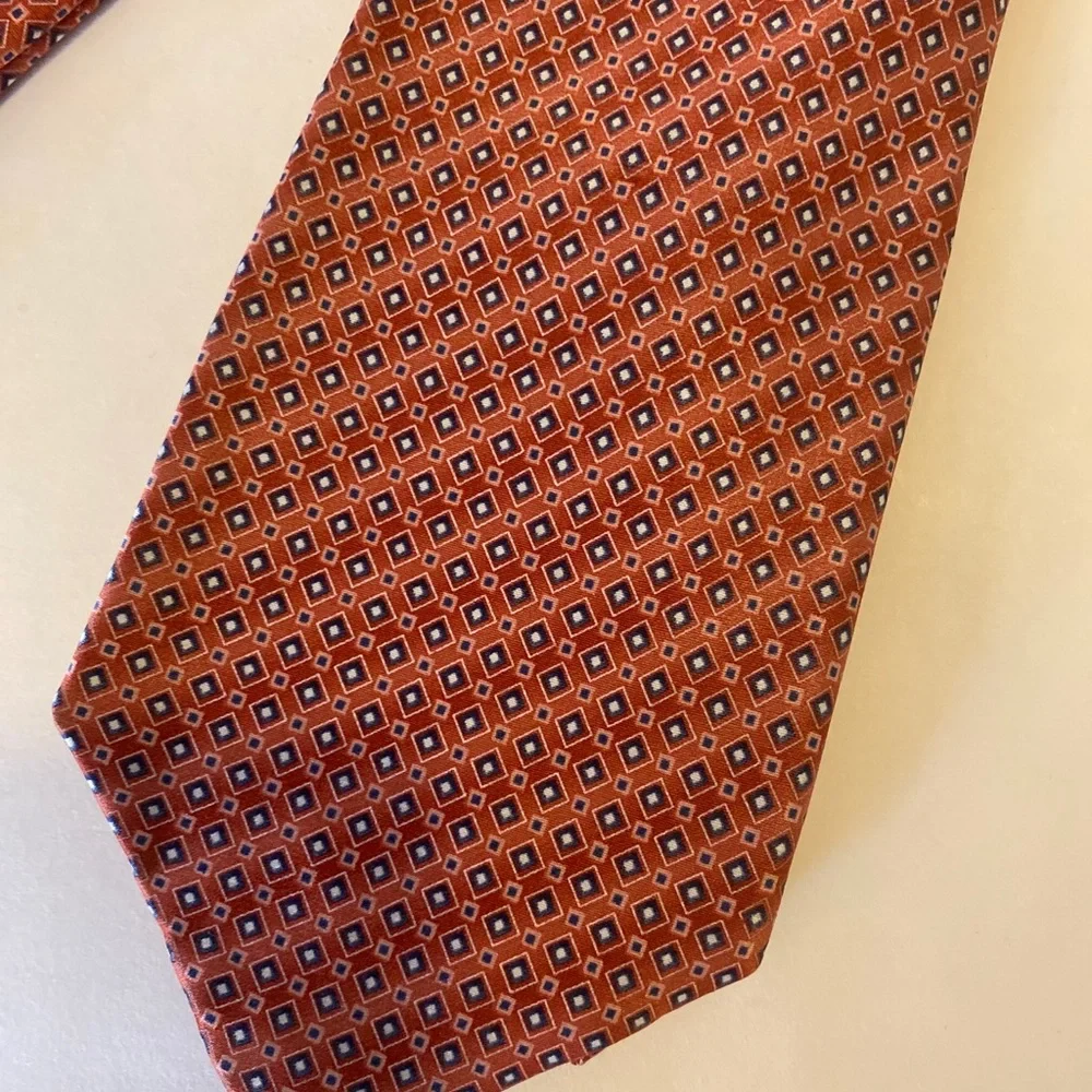 GEOFFREY BEENE Coral Print Mens 100% Silk Neck Tie $45 EUC